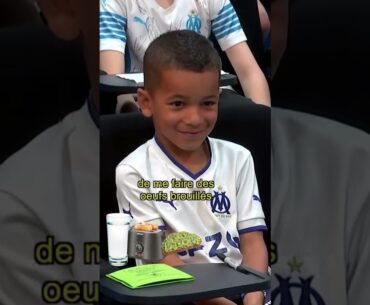Un petit dej’ bien équilibré pour Valentin 😌🍳 #om #shortfootball #soccer #football #kids #rongier