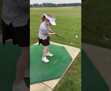 Little Girl Golfing for the first time | 1st time golfing #girlgolfer #golf #golfkid #golfgirl