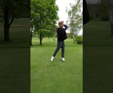 Haha- ist das echt MEIN Schwung? 1-10: Eure Bewertung. 😂 Danke Marc Seibold. #GutGolf #Shorts #golf