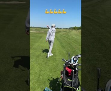 Wow: Danny Wilde hat es immer noch drauf… #golftrickshot #golf #golfshorts