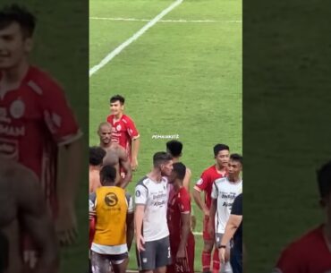 ADU MULUT ANTAR PEMAIN PERSIB DIHADAPAN PEMAIN PERSIJA