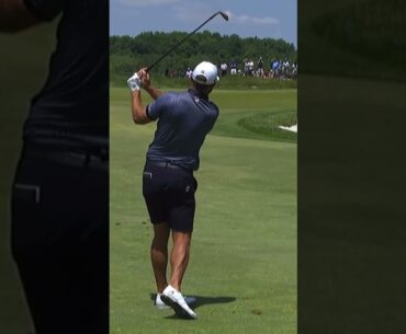 Dustin Johnson get porked by flagstick at LIVGOLF event! #dustinjohnson #livgolf #golf