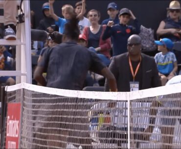 😡 Fou de rage, Michael Ymer fracasse sa raquette sur la chaise de l’arbitre, et se fait disqualifier