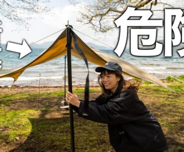 暴風によりテントが崩壊寸前。