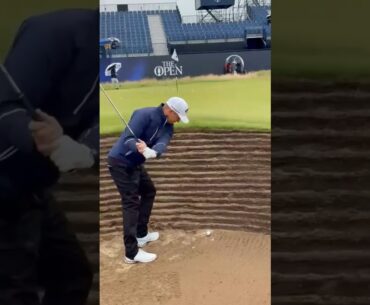 Alex Noren with the backhand slap out of the pot bunker 🤣