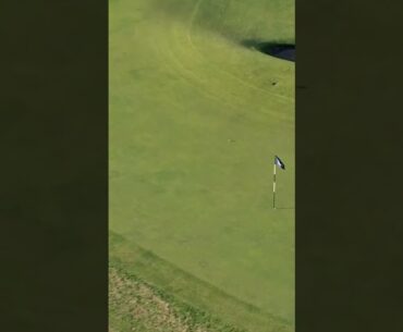 Alex Noren almost holes his approach shot on the Road Hole during the 2022 #dunhilllinks 🔥