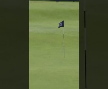 Dean Burmester with a great approach on the 10th on the Old Course #dunhilllinks 😍