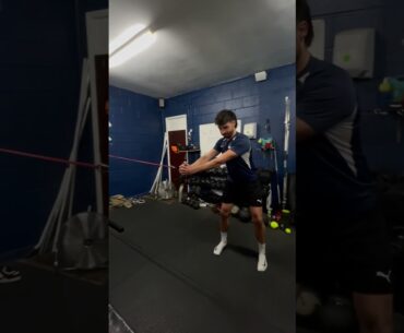 One of my favourite exercises for hitting 400 yard drives. Making the core work hard 👌🏻 #golf #gym