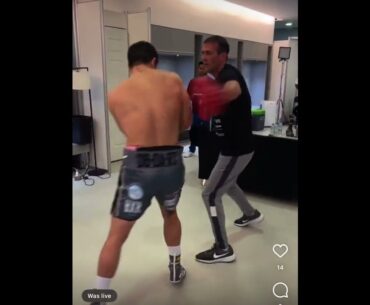 JOHN RYDER ON THE PADS MOMENTS BEFORE CANELO FIGHT! 🥊