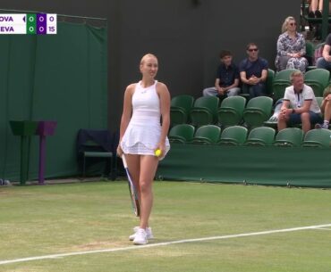 Umpire discourages champagne-popping in most Wimbledon warning ever 🍾