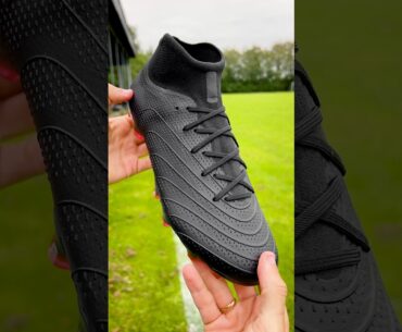 Harry Kane's BLACKOUT prototype boots