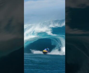 This guy escaped to death 😱☠️ #surfing #surf #tahiti #teahupoo #ocean #perfectwave