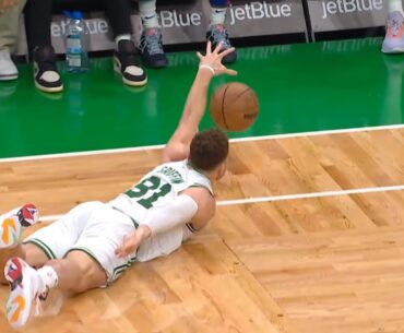 Blake Griffin makes Celtics crowd go crazy after awesome hustle play vs Pistons