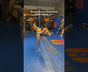 How long before we see Superlek hit out with this in the ring… 👀🤷‍♂️ #shorts