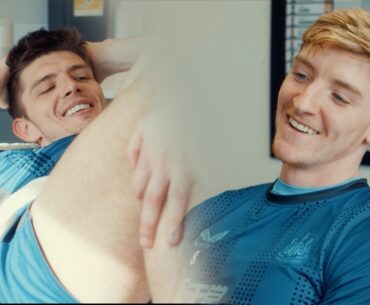 EXCLUSIVE CLIP: How Many Pillows Does Anthony Gordon Sleep With? | We Are Newcastle United