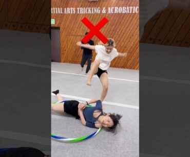 훌라후프 하다가 밟힘⁉️😱 Hulahoop challenge