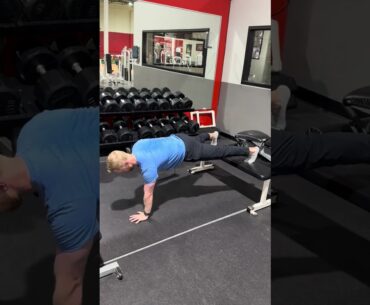 The MOST Simple & BRUTAL Bodyweight Core Exercise!! Single Arm Plank Feet Up PGA Anders Albertson