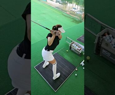 새로운 각도!! 멋진 스윙!!👍👍 인스타 twin_golf_players 김가현 프로 드라이버 샷 #김가현프로