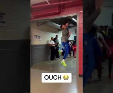 Dwight Powell forgot how tall he was 💀