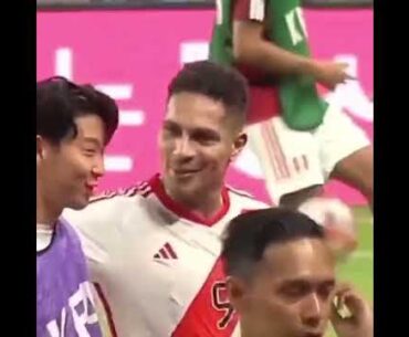 ¡𝗠𝗢𝗠𝗘𝗡𝗧𝗔𝗭𝗢 🇵🇪🥹🇰🇷! El reencuentro de Paolo Guerrero con Heung-min Son ⚽