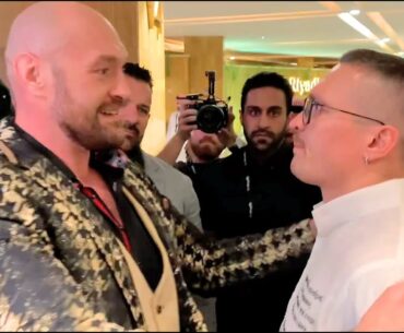 Tyson Fury RUNS UP ON OLEKSANDR USYK in Saudi Arabia! USYK LIFTS FURY OVER HIS HEAD!