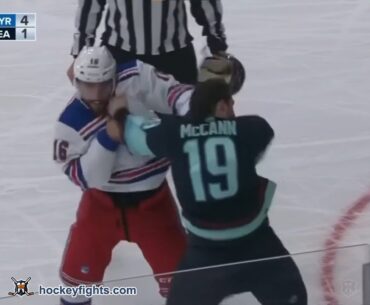 Vincent Trocheck vs Jared McCann Oct 21, 2023