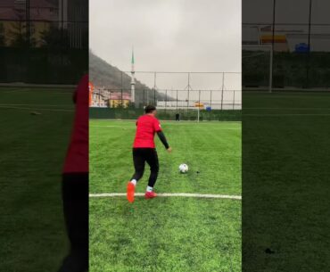 Ölü yaprak mı? Dalan şut mu? #futbol #football