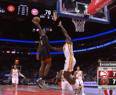 Ausar Thompson insane poster dunk on Clint Capela 😳