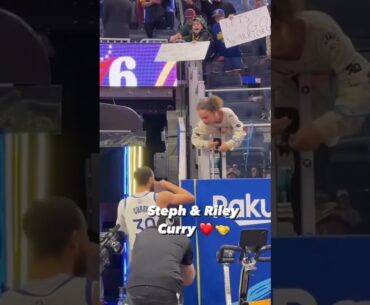 This moment between Steph and his daughter Riley ❤️