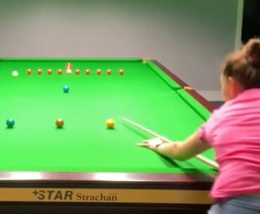 Reanne Evans practicing straight Red.