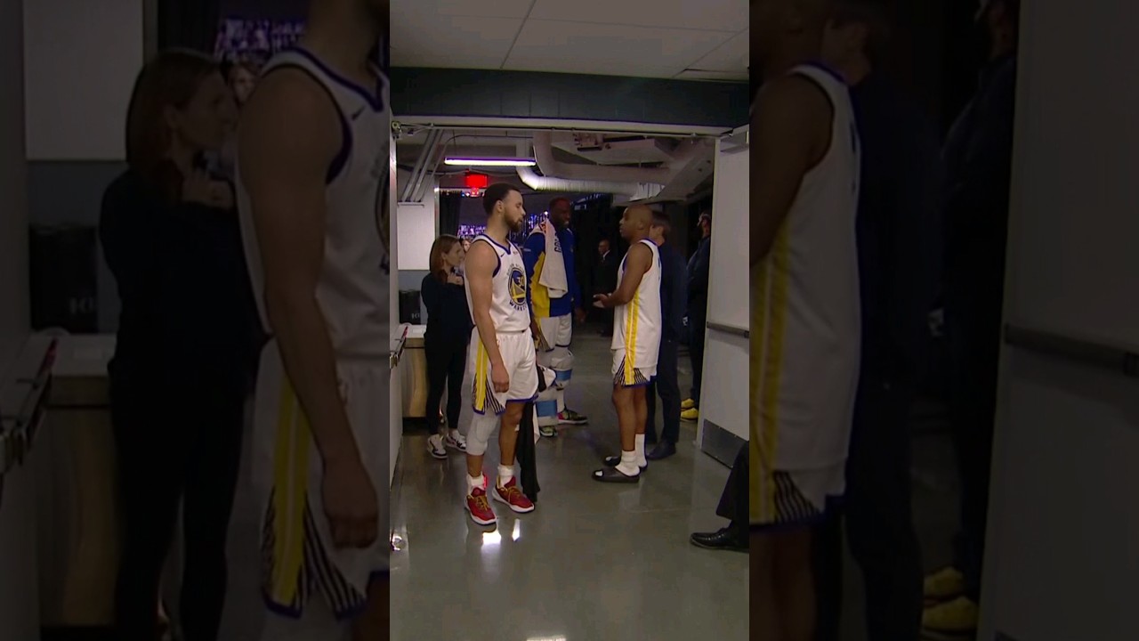 INJURED Chris Paul comes out to tell Steph something he saw๐ INJURED Chris Paul comes out to tell Steph something he saw๐