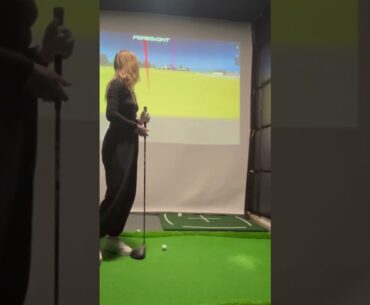 Juliana’s swing 🔥! #golfswing #golf #golfsimulator #girl #golfer #fun #entertainment #christmas