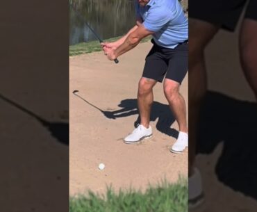 Find out what all Tour pros do in a bunker. #golf #golftips #golfswing