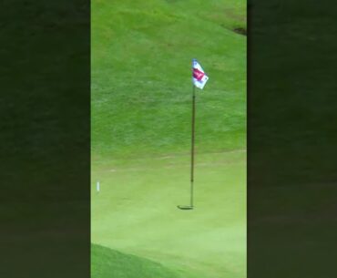 Greenkeepers look away! Chipping on the green 🫣
