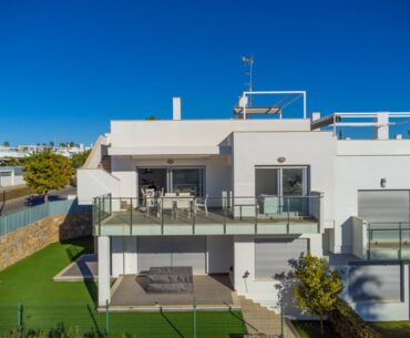 SOLD in 2 WEEKS: Spectacular 3 bedroom penthouse in Vistabella Golf