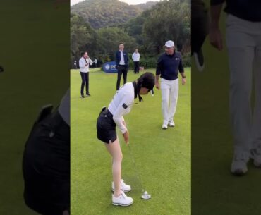 almost get in 几乎进洞 ほぼ穴の中 거의 구멍에 들어감  #ladygolfers