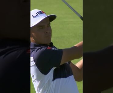 Rickie Fowler and Justin Rose's approach BATTLE! 🔥