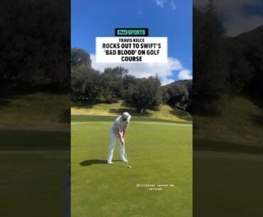 #TravisKelce rocked out to GF #TaylorSwift's music while on the golf course ⛳️💕