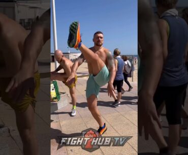 Usyk UNIQUE training at the beach for Tyson Fury!