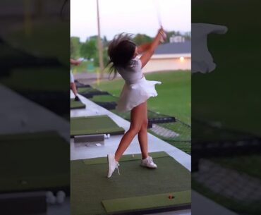 Amazing Golf Swing you need to see | Golf Girl awesome swing | Golf shorts | Hannah Leiner