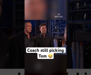 Drew Bledsoe has to sit on the sideline for Tom Brady’s roast 😅 (via @Netflix)