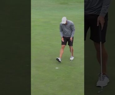 Peter Uihlein rolls it in ⛳️