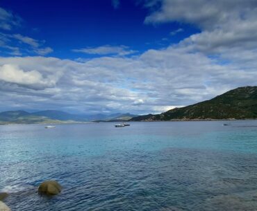 Panorama sur la magnifique baie de Campomoro en Corse vers Propriano dans le golfe du Valinco