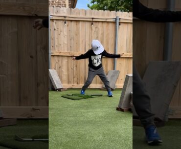 Pick your favorite trickshot!  Liam - Dancing, Daniel - Juggling #shaneandshanegolf #golf #shorts