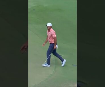 WHAT A PUTT‼️ Brooks Koepka makes this shot look easy. @usga #golf #livgolf #shorts