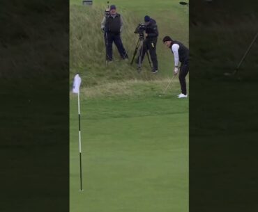 Danny Willett hits a great chip on the 5th at the Old Course during the 2021 #dunhilllinks 😍