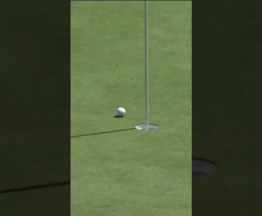 Amy Yang with the chip in to extend her lead 🤩