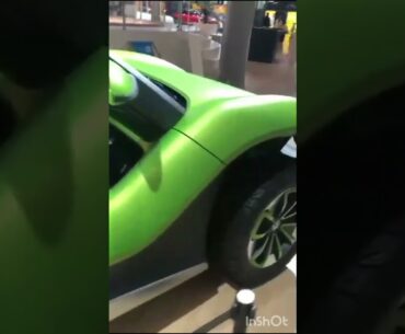 Belle voiture vert pistache