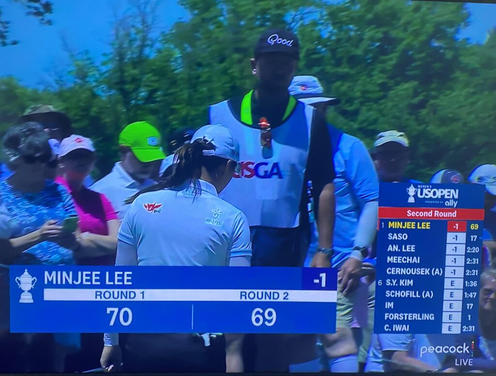 Minjee Lee’s (currently tied 1st) caddie repping 👀