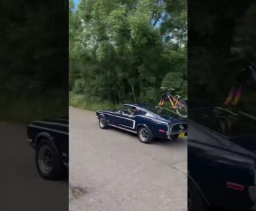 Matt Jones knows how to travel in style 🌴😎 #HaloWheels #mtb #mtblife #bikelife #musclecar